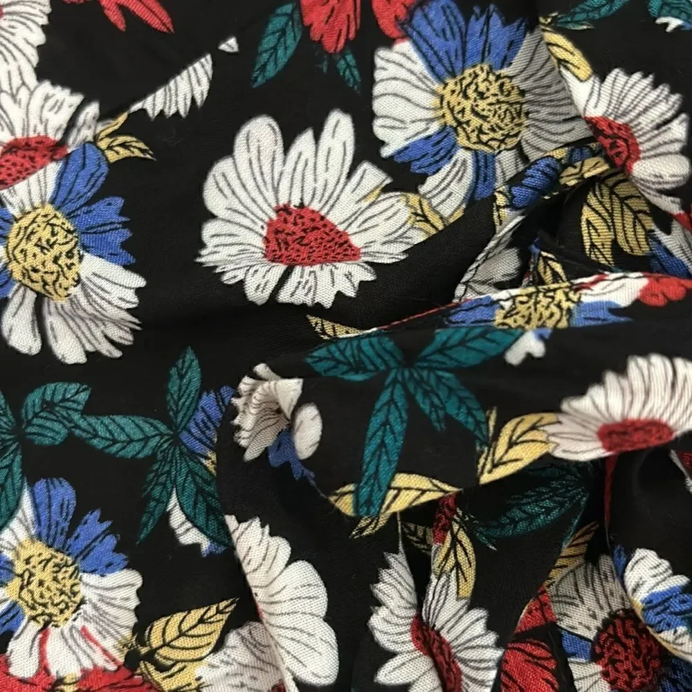 LF/Dress Decode Floral Halter Top - Picture 6 of 6